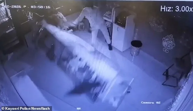 Bizarre Forklift Robbery in Central Turkey Shocks Locals, Sparks Security Concerns