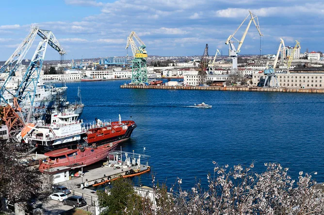 Urgent Evacuations in Sevastopol After Ukrainian Drone Found Near Omega Beach