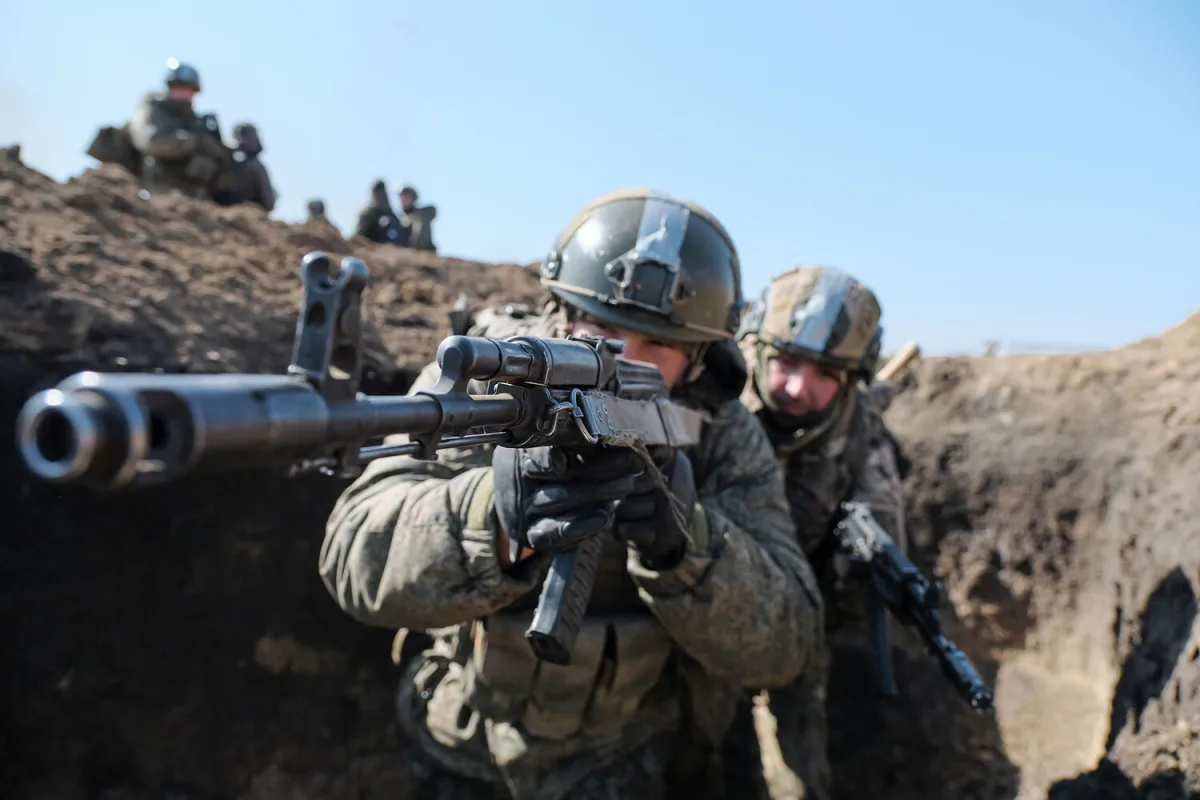 Russian Forces Advance on Critical Ukrainian Position Near Sloviansk as Resistance Expected